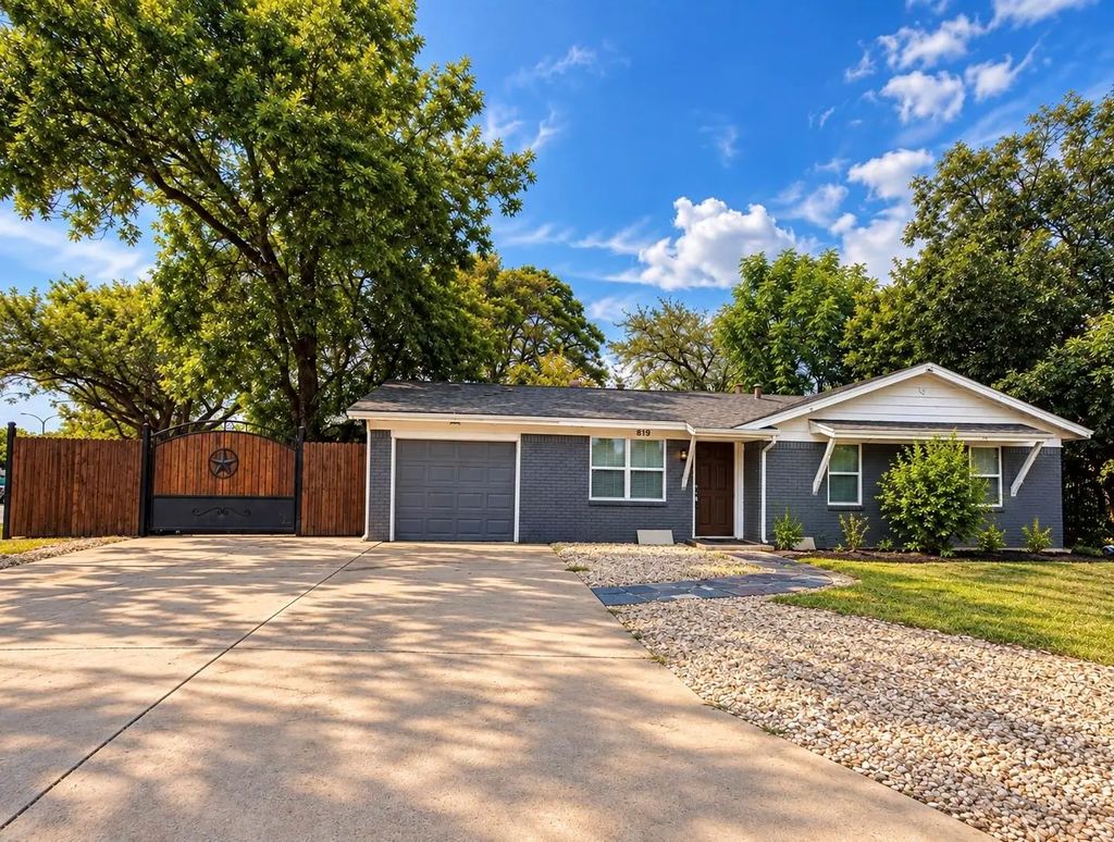 819 N Cooper Street, Arlington