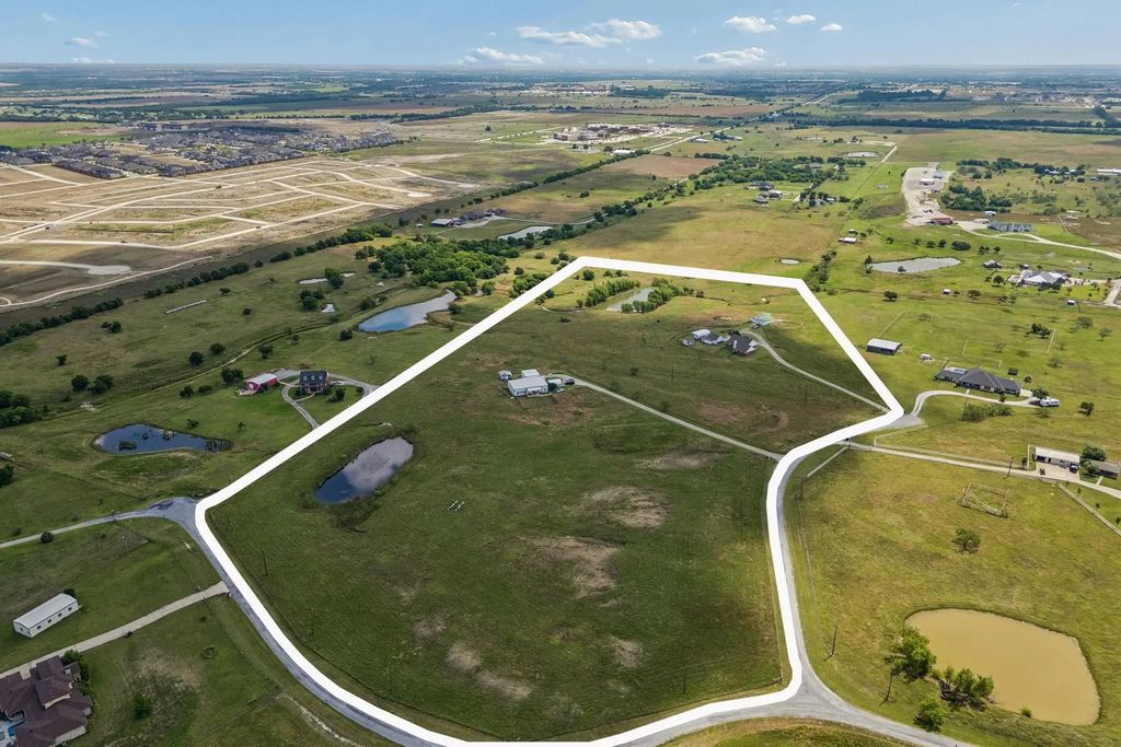 9230 Santa Fe, Celina