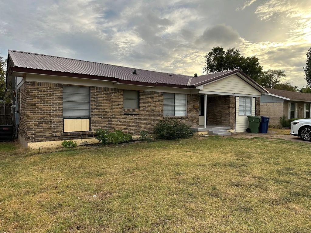 4014 W Walnut Street, Garland