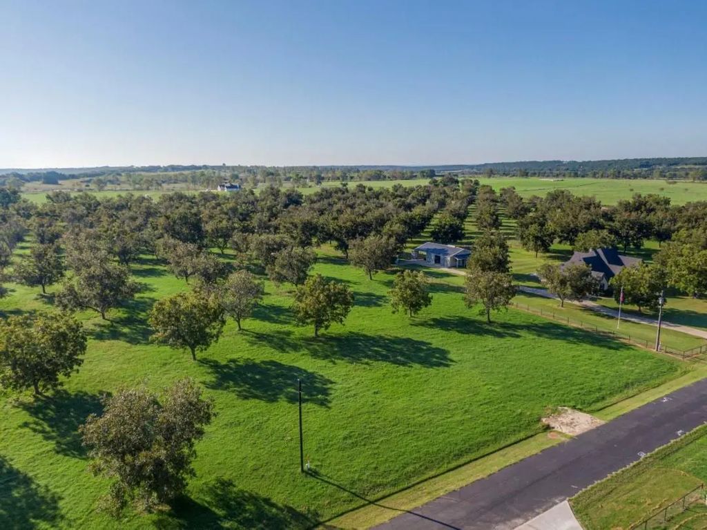 1917 Burkett Court, Cleburne