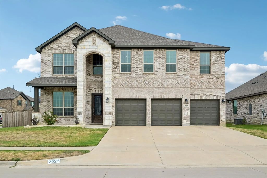 2923 Grand Lookout Lane, Arlington