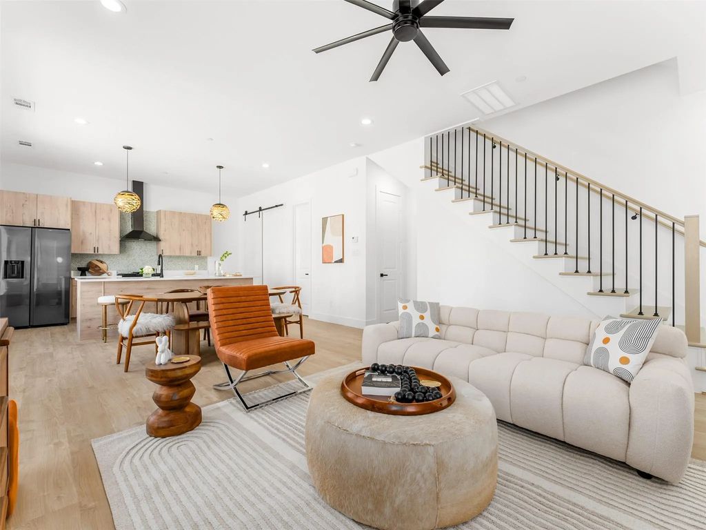 2015 N Prairie Avenue 202, Dallas