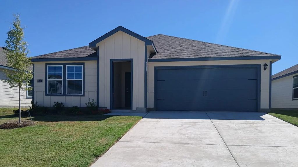 215 Whispering Pine Drive, Royse City