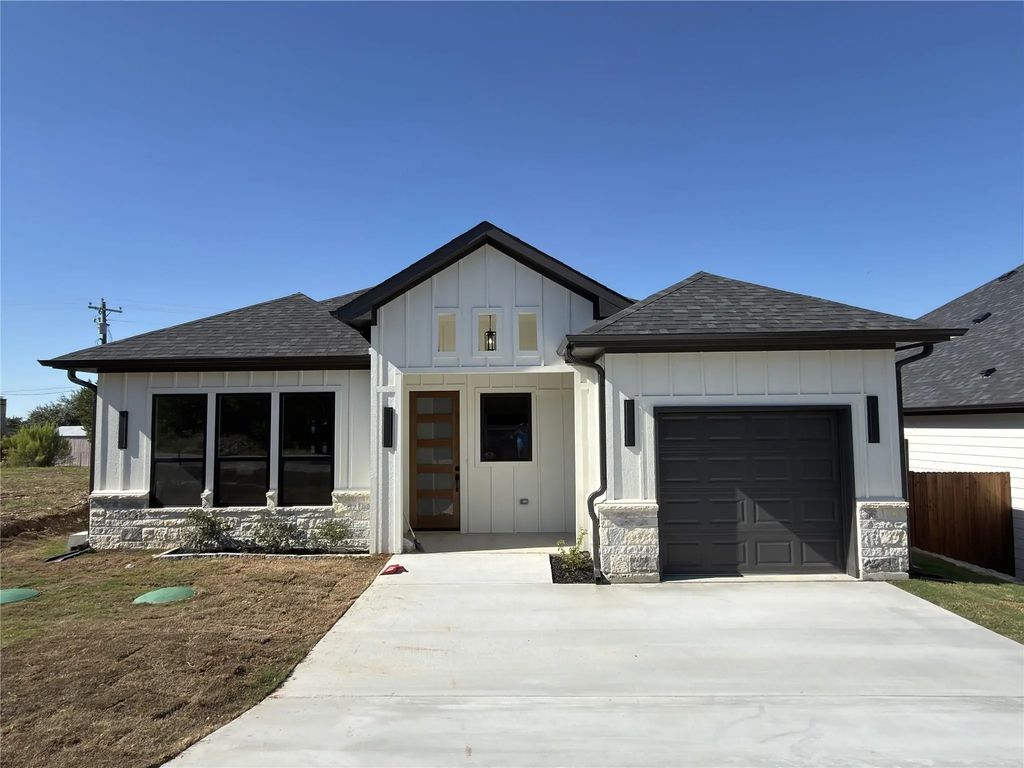3414 Brazos River Drive, Granbury
