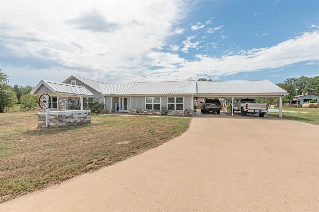 2162 Blackburn Road, Diana