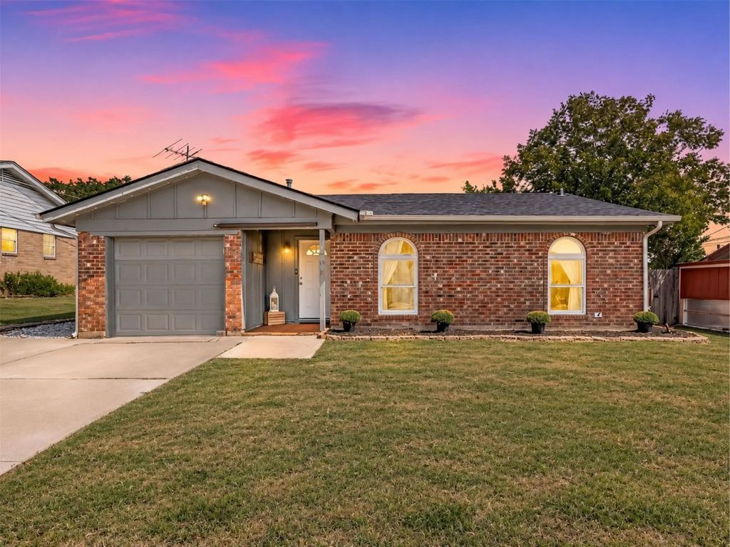 7008 Smithfield Road, North Richland Hills