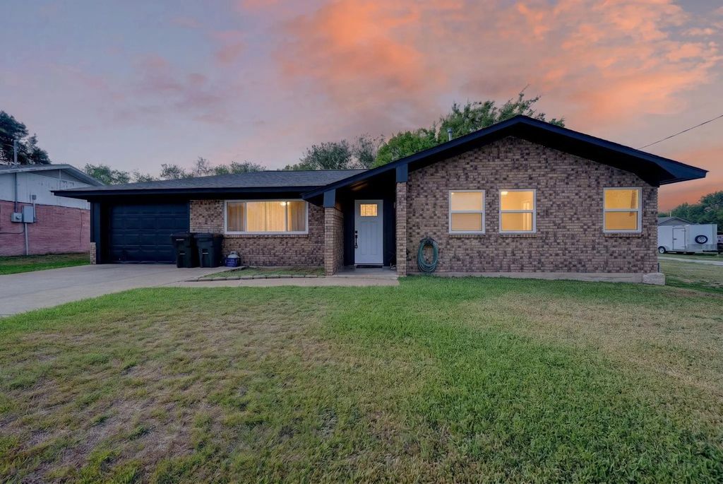 708 E High Street, Wills Point