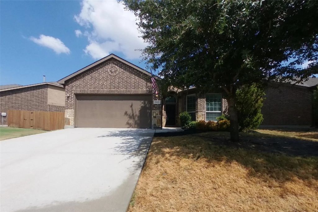 2933 Saddle Creek Drive, Fort Worth