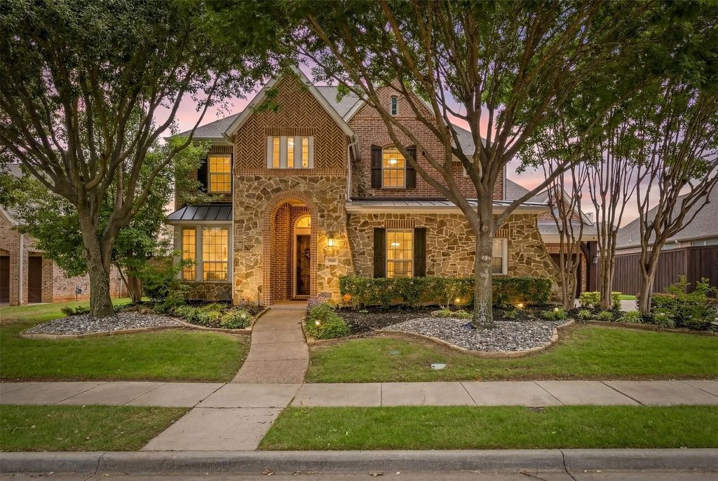 1005 High Hawk Trail, Euless