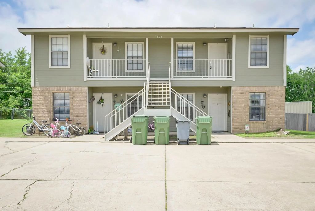 608 Kings Way Drive B, Mansfield