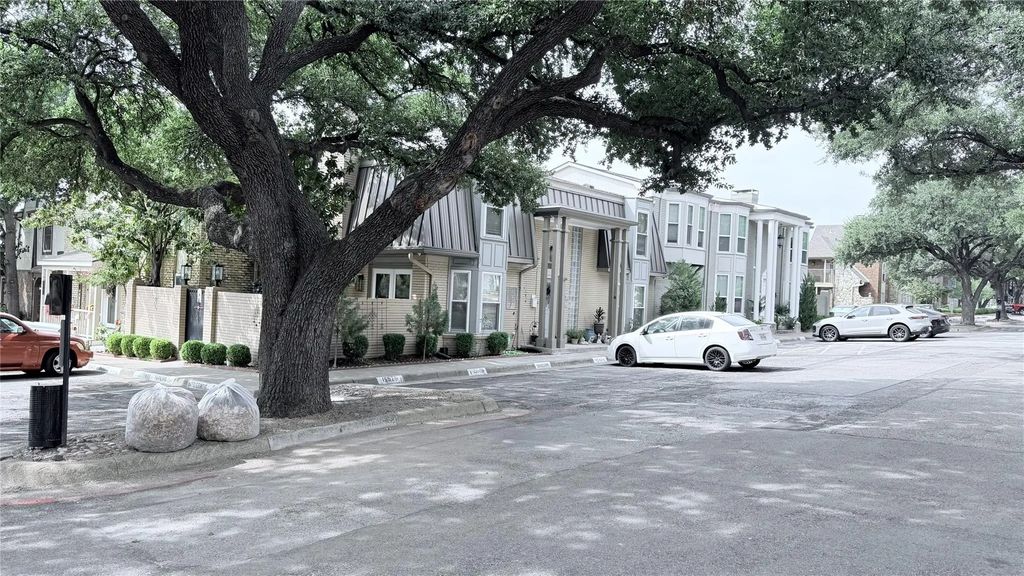 15929 Archwood Lane 1035, Dallas