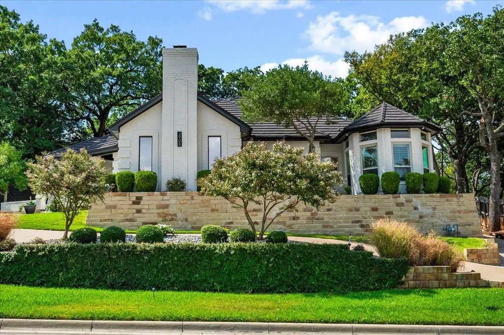 3908 Woodstock Drive, Colleyville