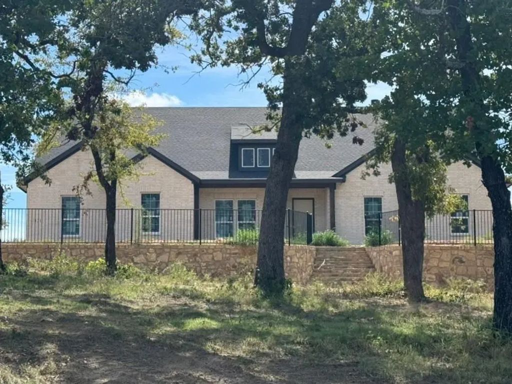 121 Oak Grove Way, Springtown