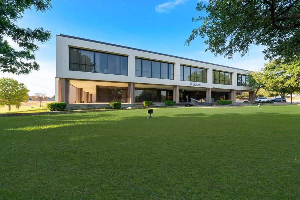 1701 W Walnut Hill Lane 100, Irving