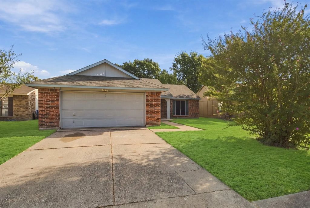 414 Carl C Senter Street, Forney