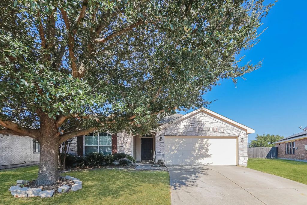 802 Hawthorne Road, Anna
