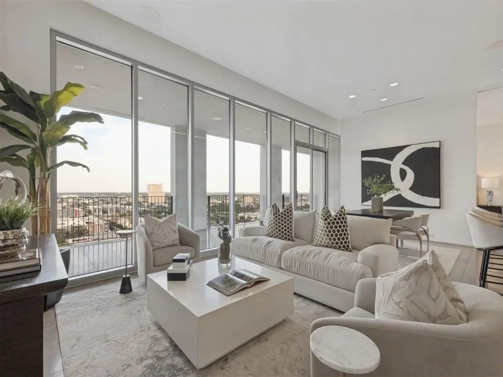 1717 Arts Plaza 1804, Dallas