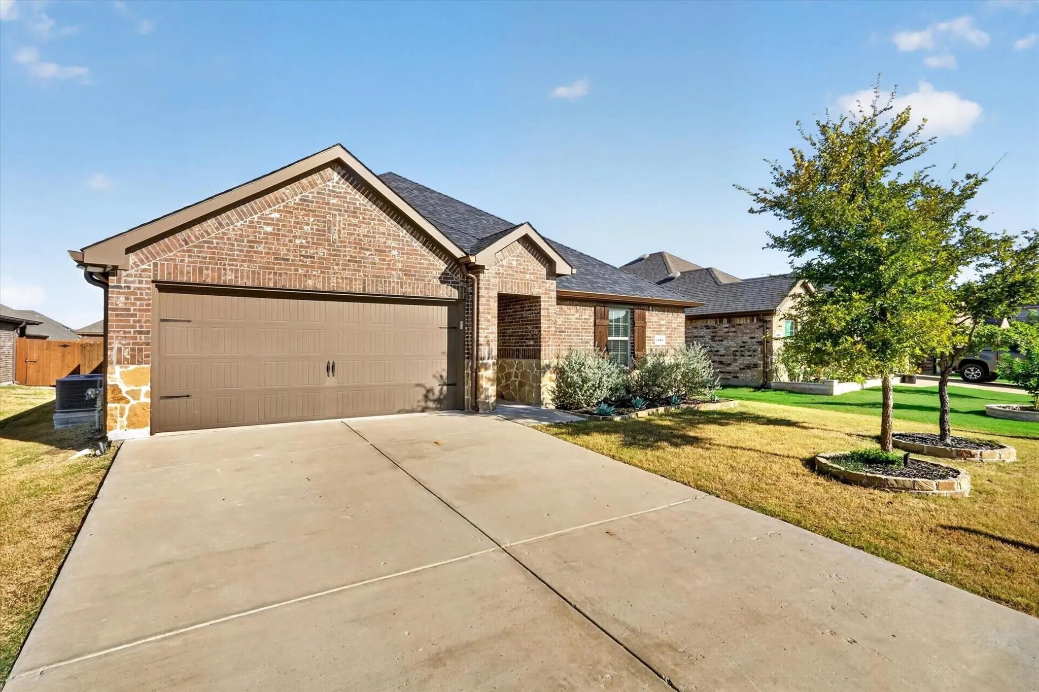 Photo of Listing #21396198