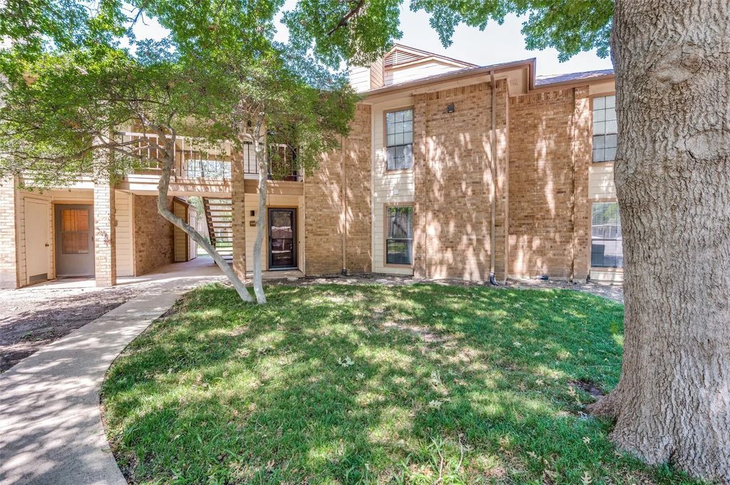16301 Ledgemont Lane 179, Addison