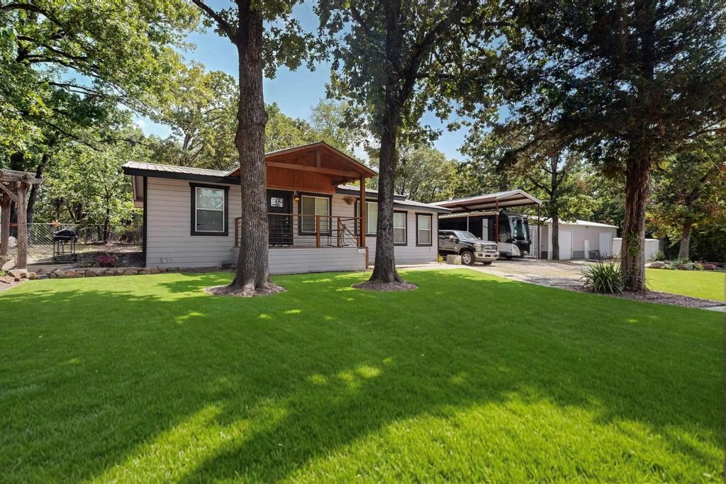 2895 Honey Bee Lane, Wills Point