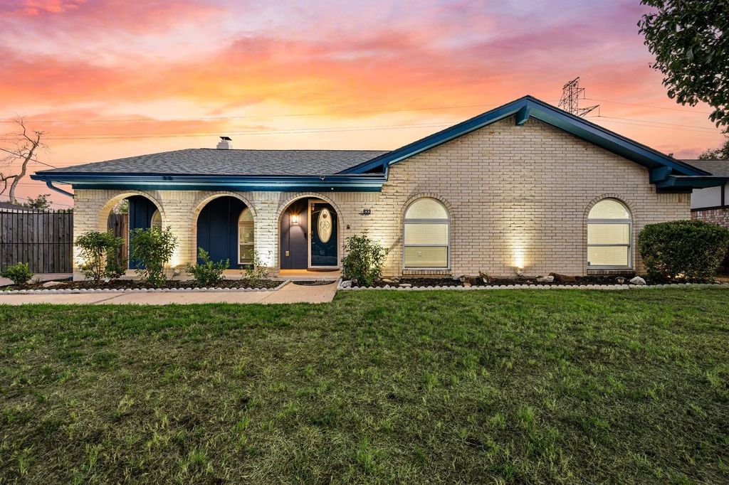 633 Lewis Drive, Hurst
