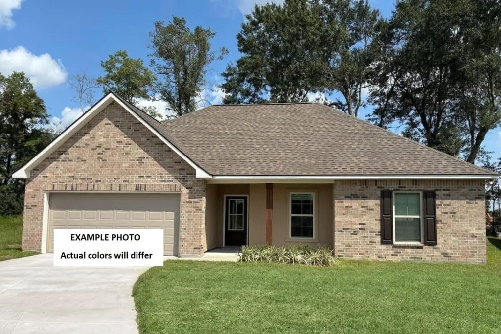 605 Girard Court, Haughton