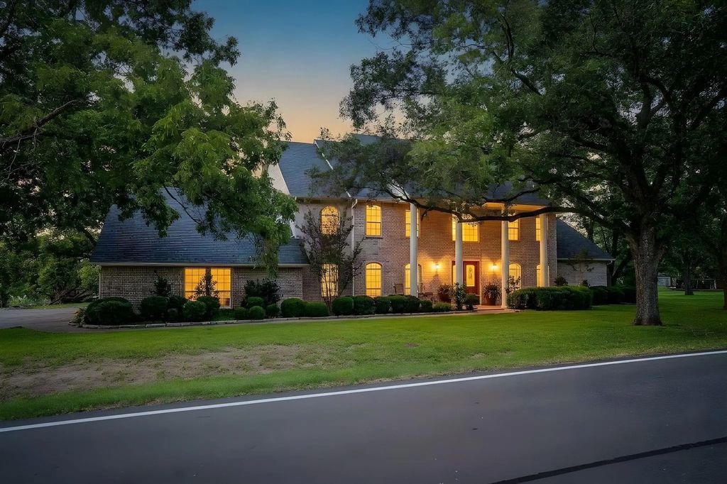 8412 Ravenswood Road, Granbury