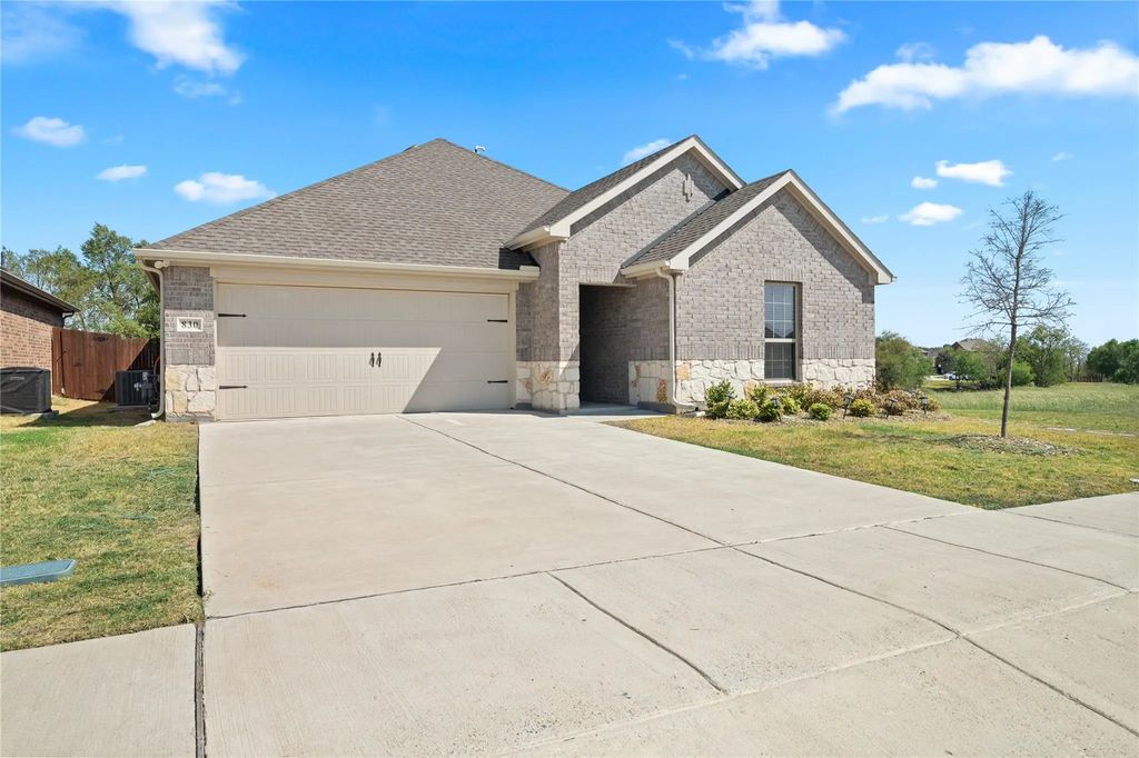 830 Creekview Lane, Lavon