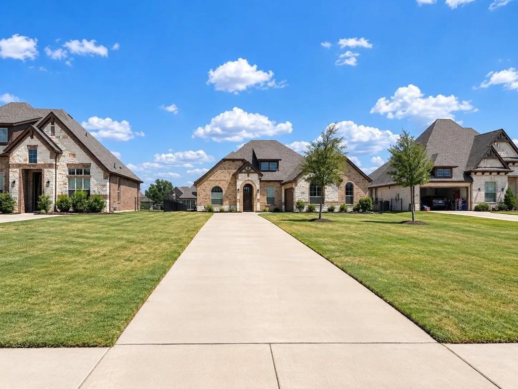513 River Bank Court, Granbury