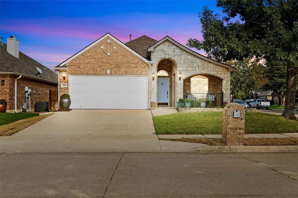 11800 Basilwood Drive, Fort Worth