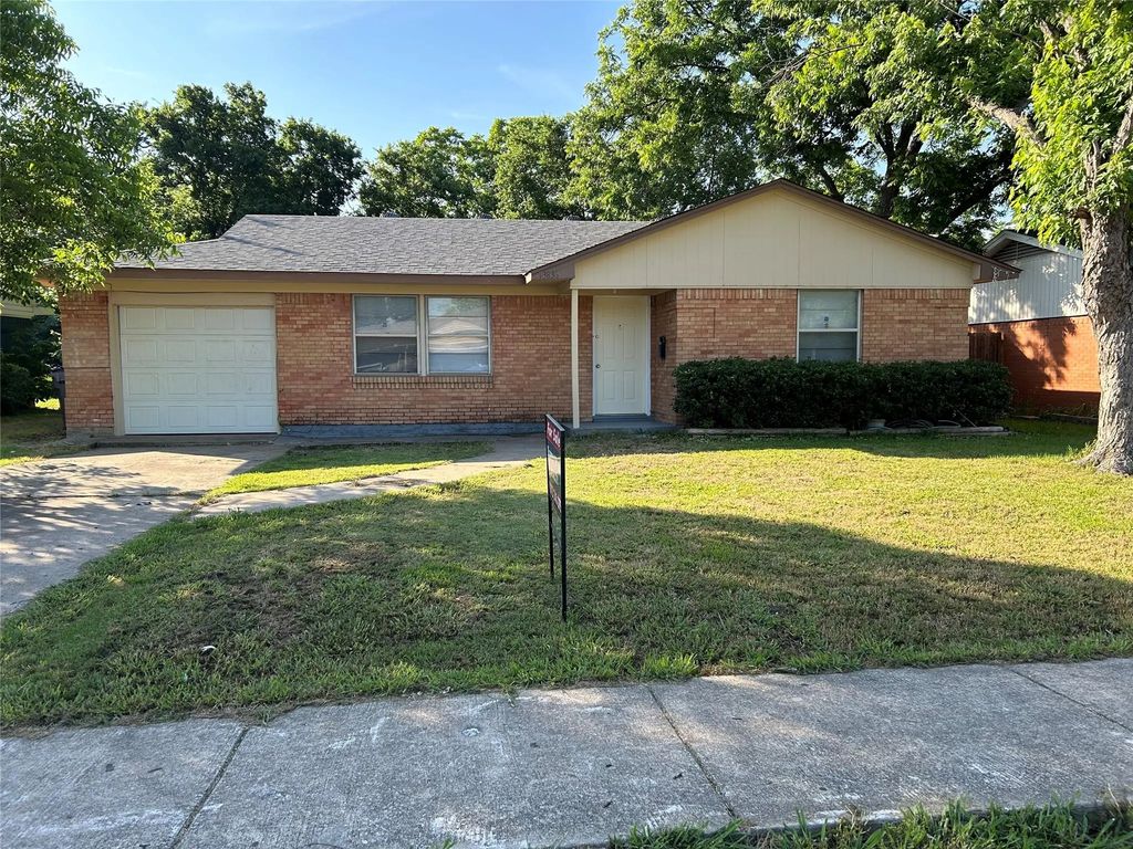 13836 Stardust Lane, Farmers Branch