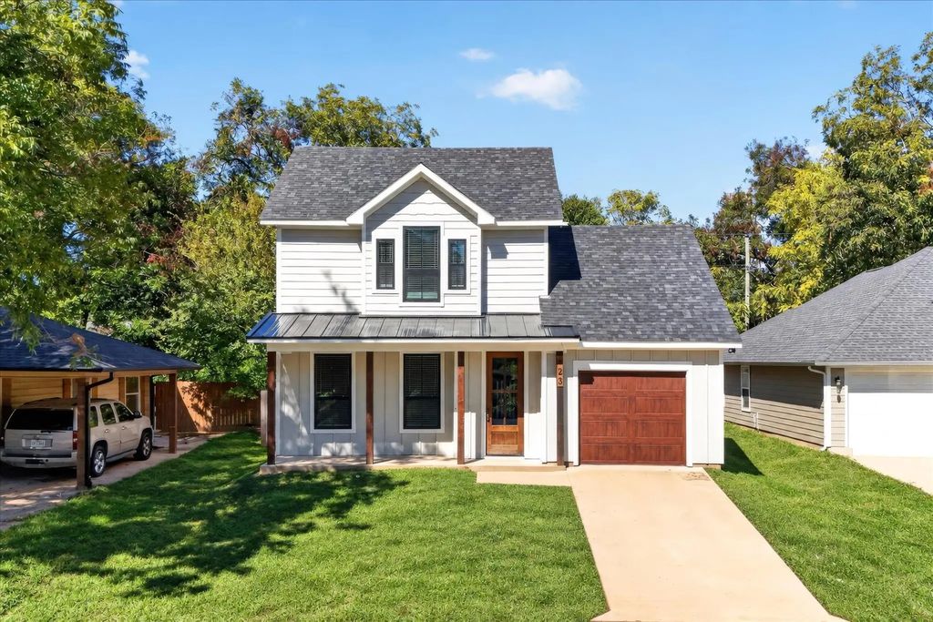 423 W Monterey Street, Denison
