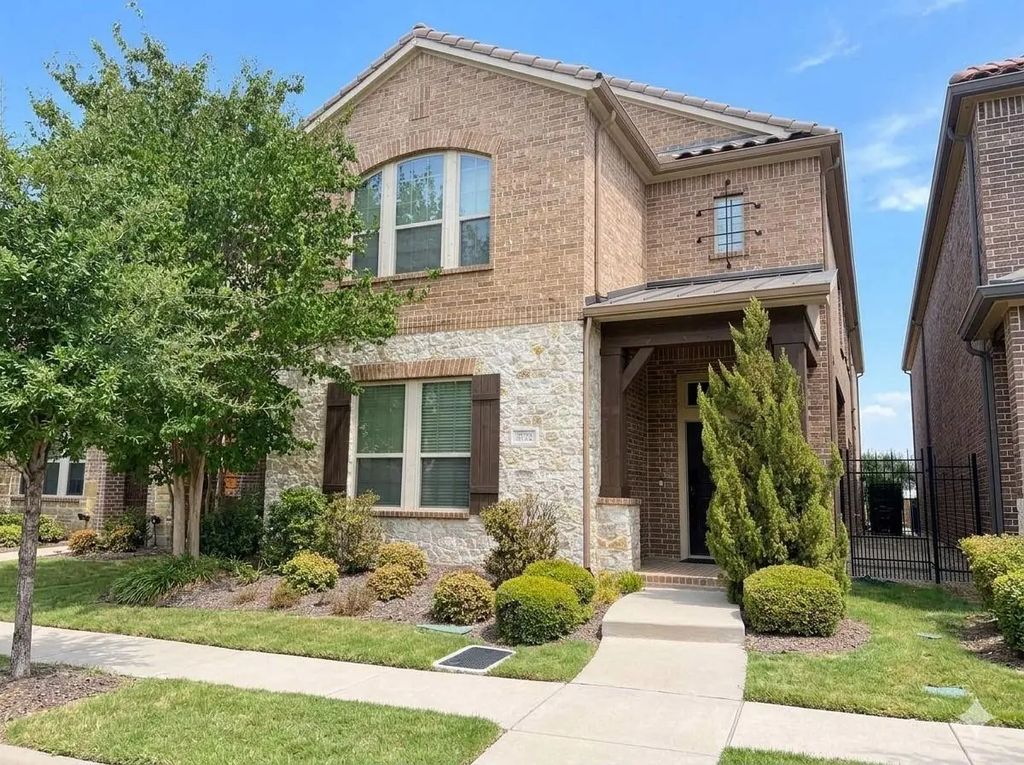 6722 Deleon Street, Irving