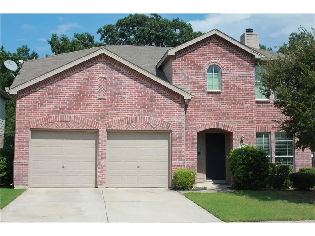 1136 Golden Eagle Court, Aubrey