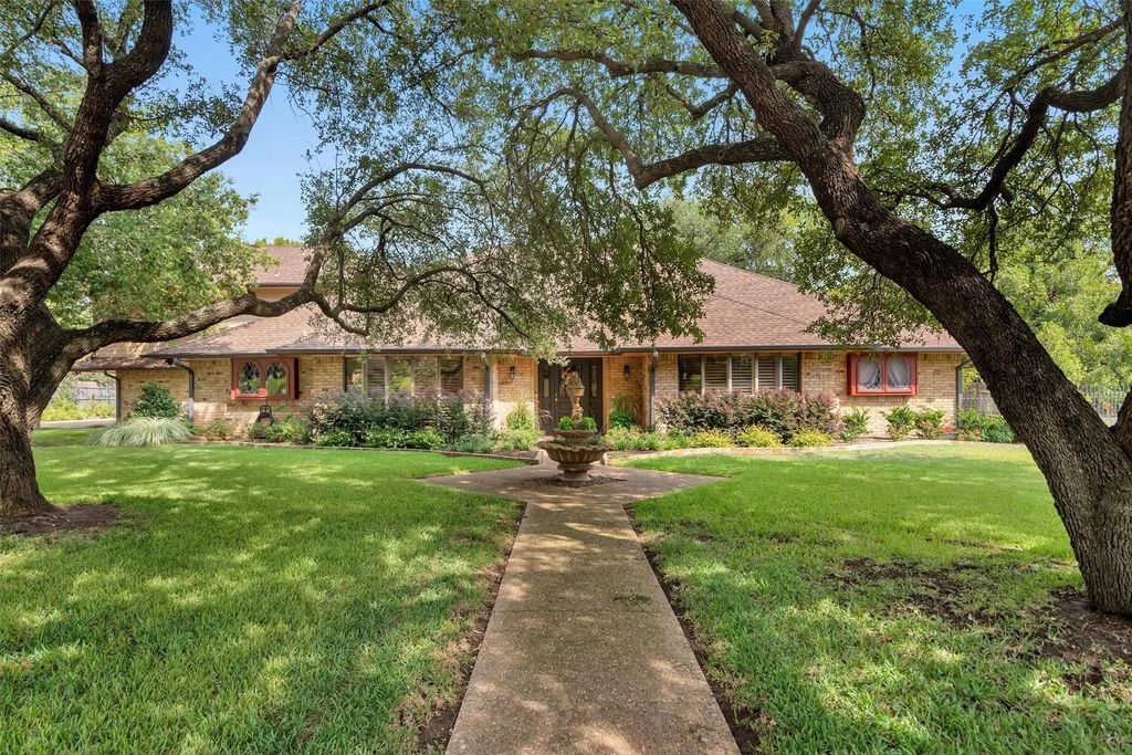 7605 Willowood Court, Fort Worth