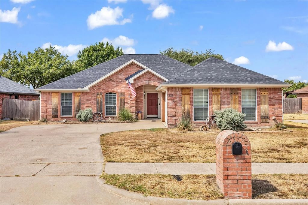 419 River Oaks Boulevard, Waxahachie