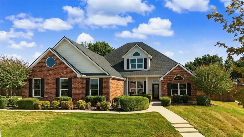 3909 Stoneshire Court, Fort Worth