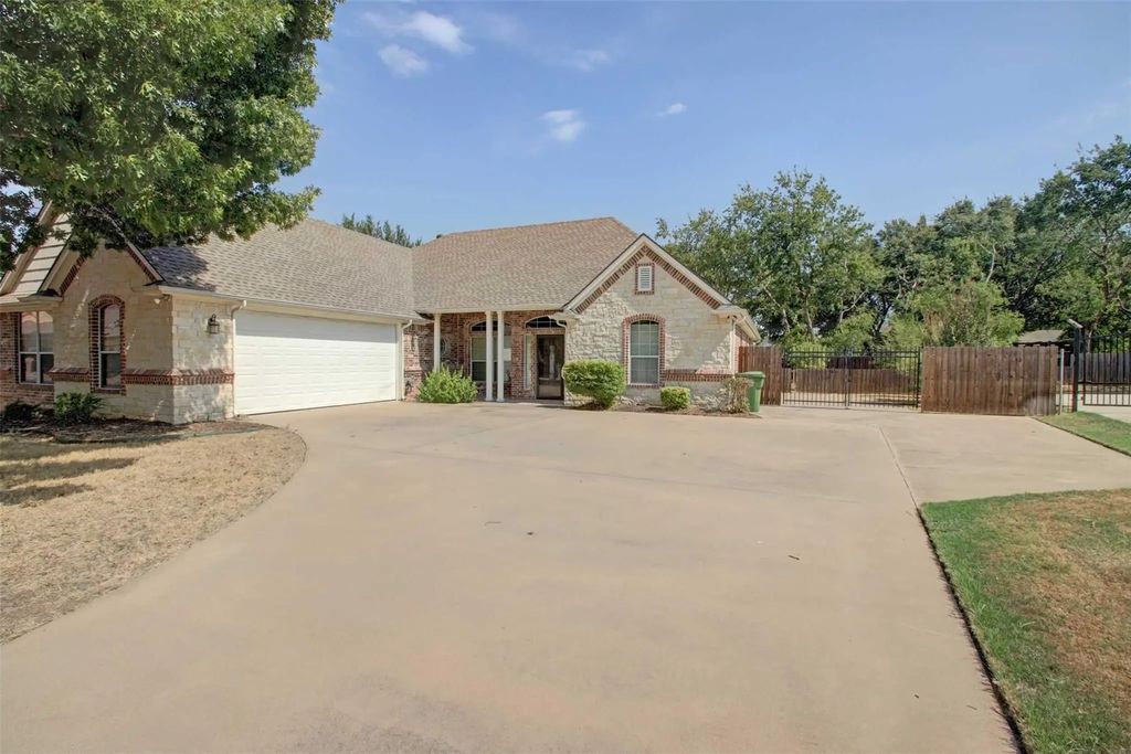 107 Heritage Place, Glen Rose