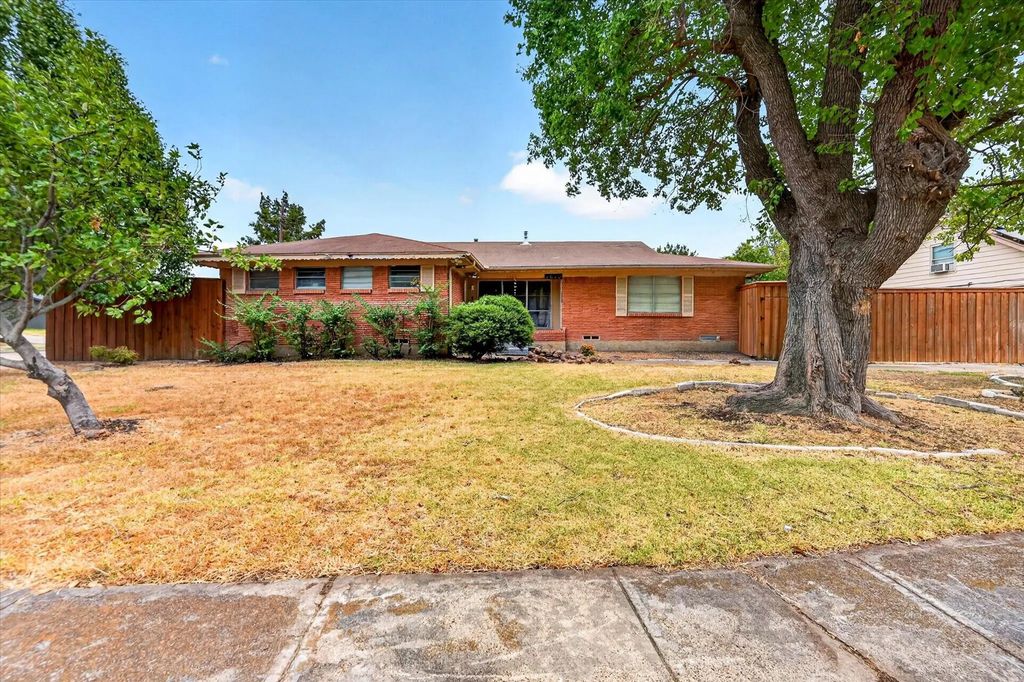 2620 Greenland Drive, Mesquite