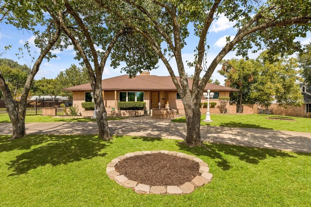 1433 W Red Bird Lane, Dallas