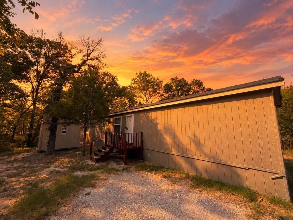 104 Kanawka Street, Mabank