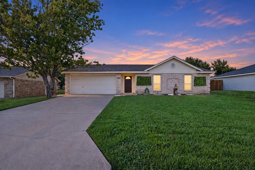 3904 Country Meadows Road, Granbury