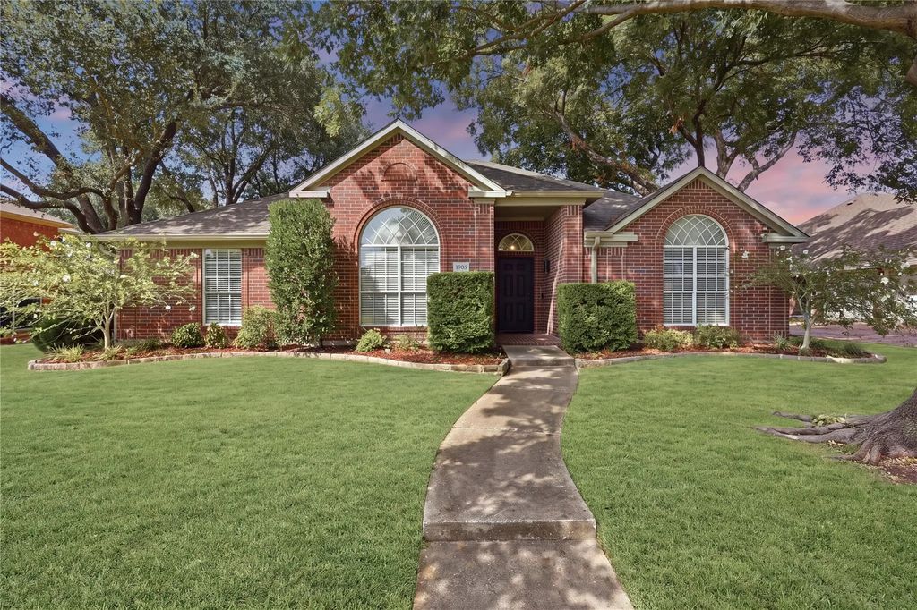 1905 Greenhill Drive, Rowlett
