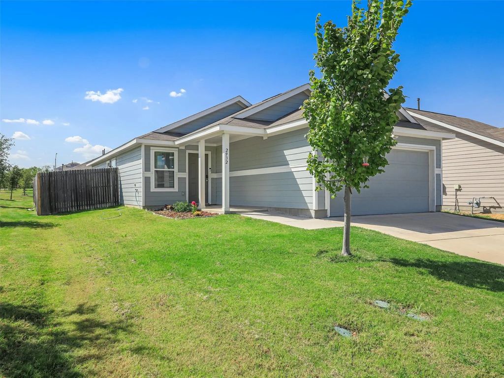 2932 Dora Drive, Fort Worth