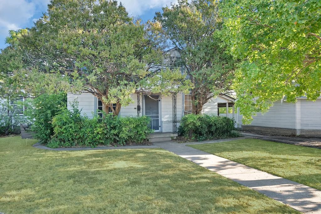 1228 W Gambrell Street, Fort Worth