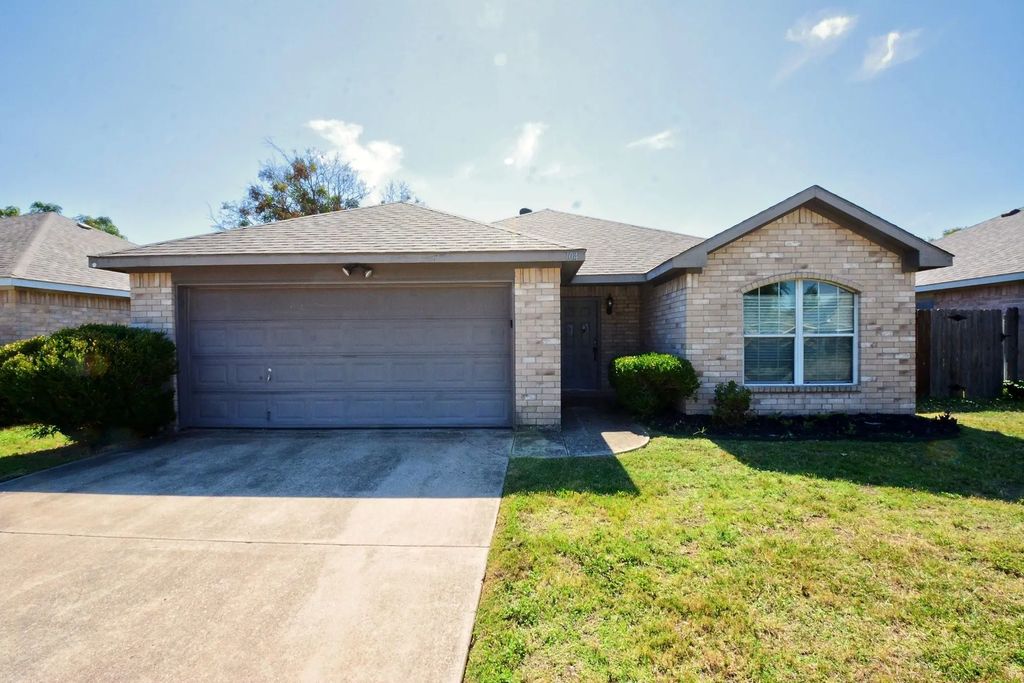 104 Camden Court, Irving