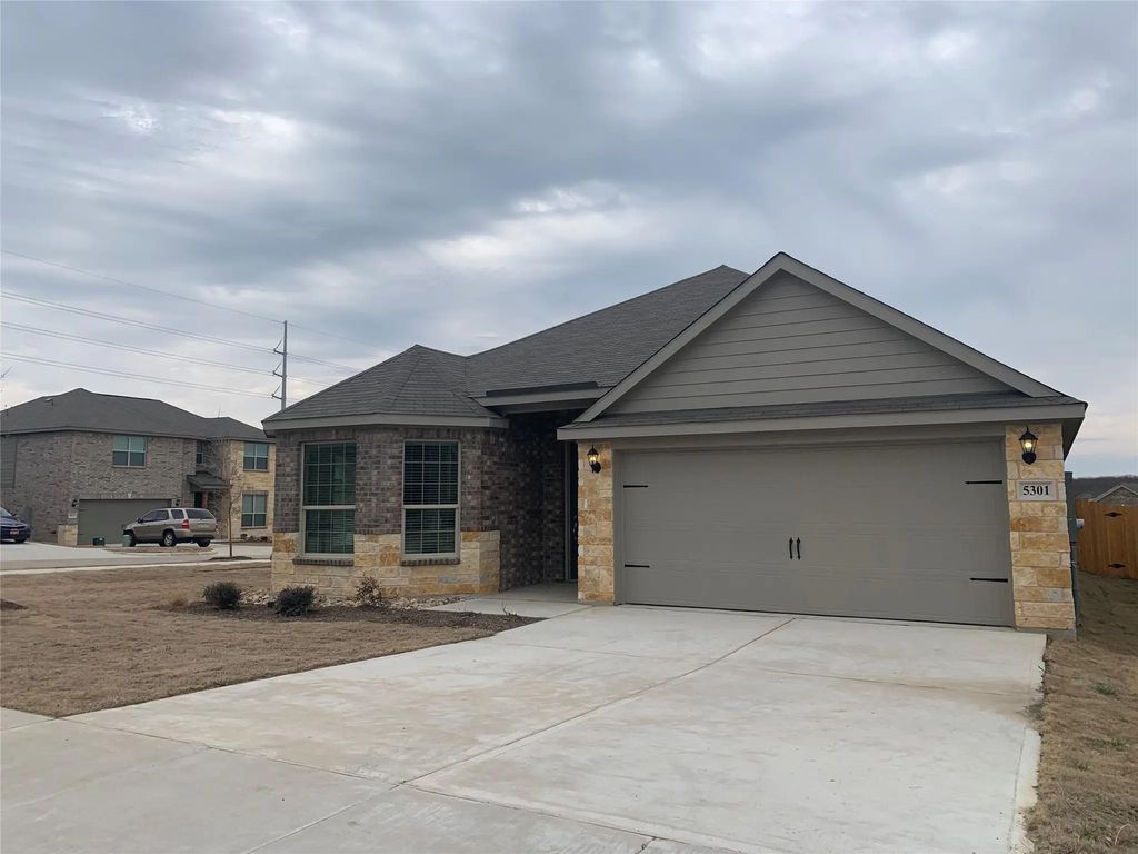 5301 Persimmon Drive, Denton