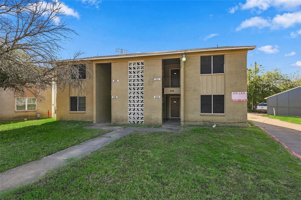 208 Alpine Court, Irving