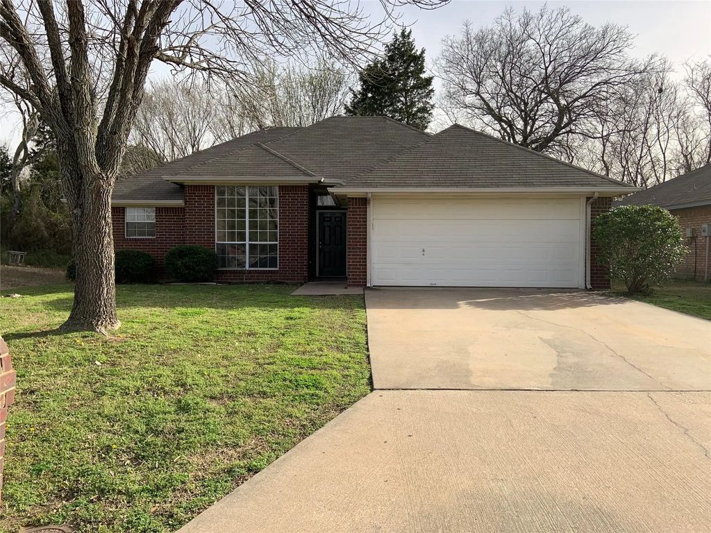 816 Brittany Drive, Denton