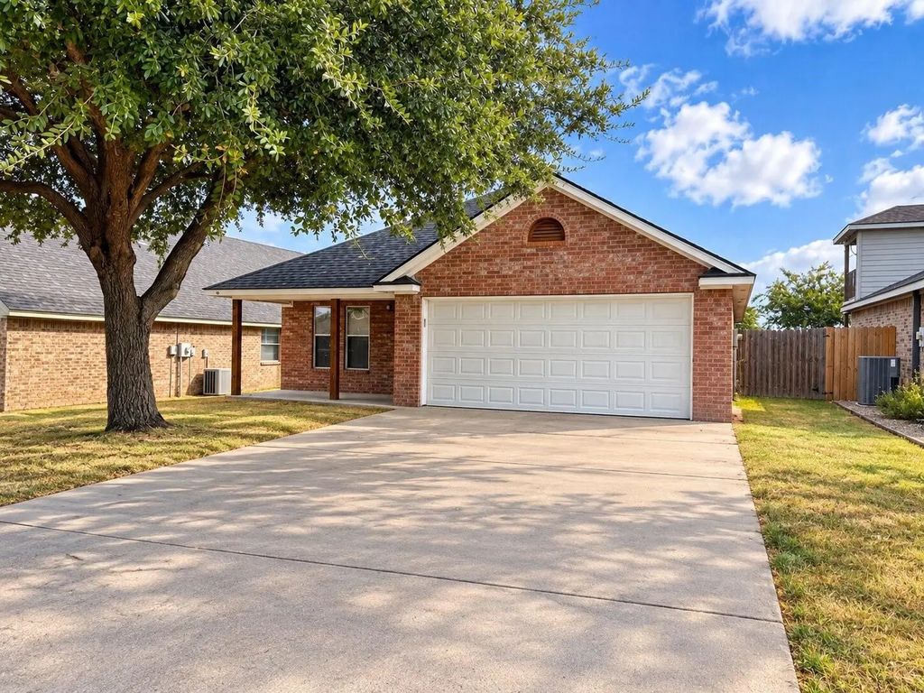 714 Rambling Court, Granbury